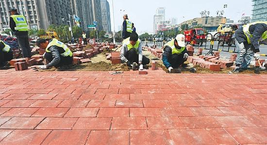 合肥街头试用新型环保道板砖