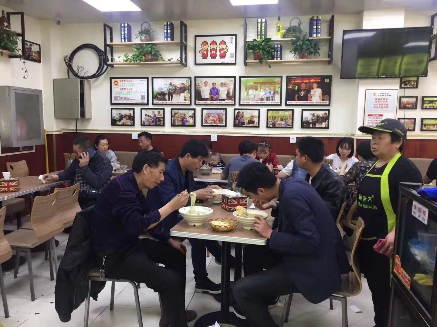 安阳特色餐饮连锁店加盟条件_闪老大胡辣汤餐饮加盟