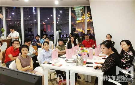 IFC国际金融中心高峰汇：芮思琳女性企业家交流